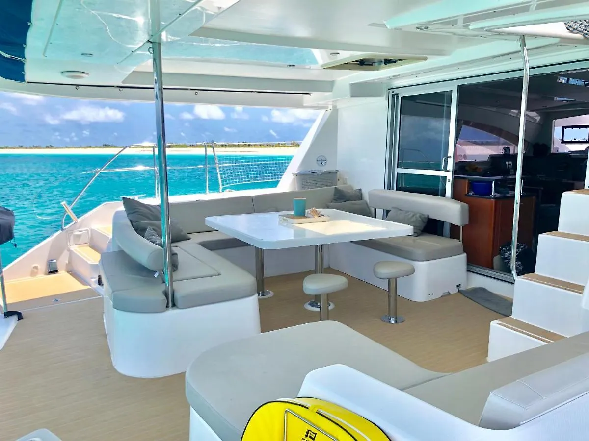 Catamaran Hello World Hotel Bora Bora 0*,  Fransk Polynesien