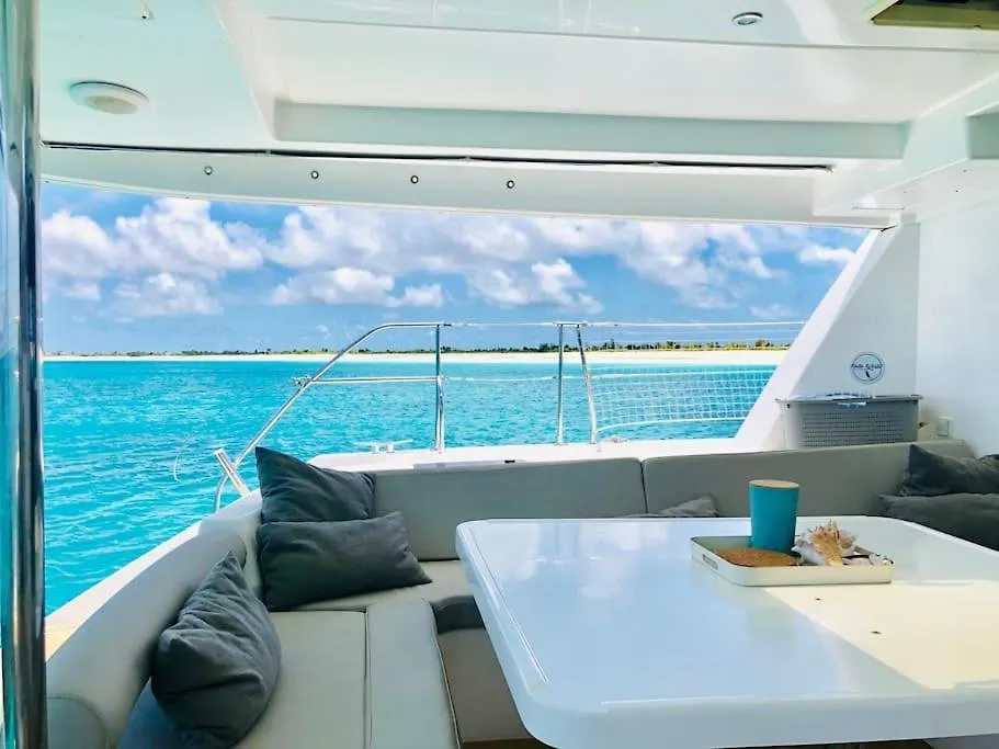 Bådhotel Catamaran Hello World Hotel Bora Bora