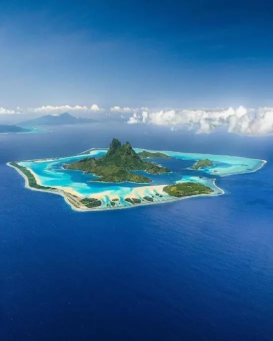 Catamaran Hello World Hotel Bora Bora Botel